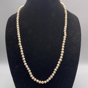 Glass faux pearls necklace